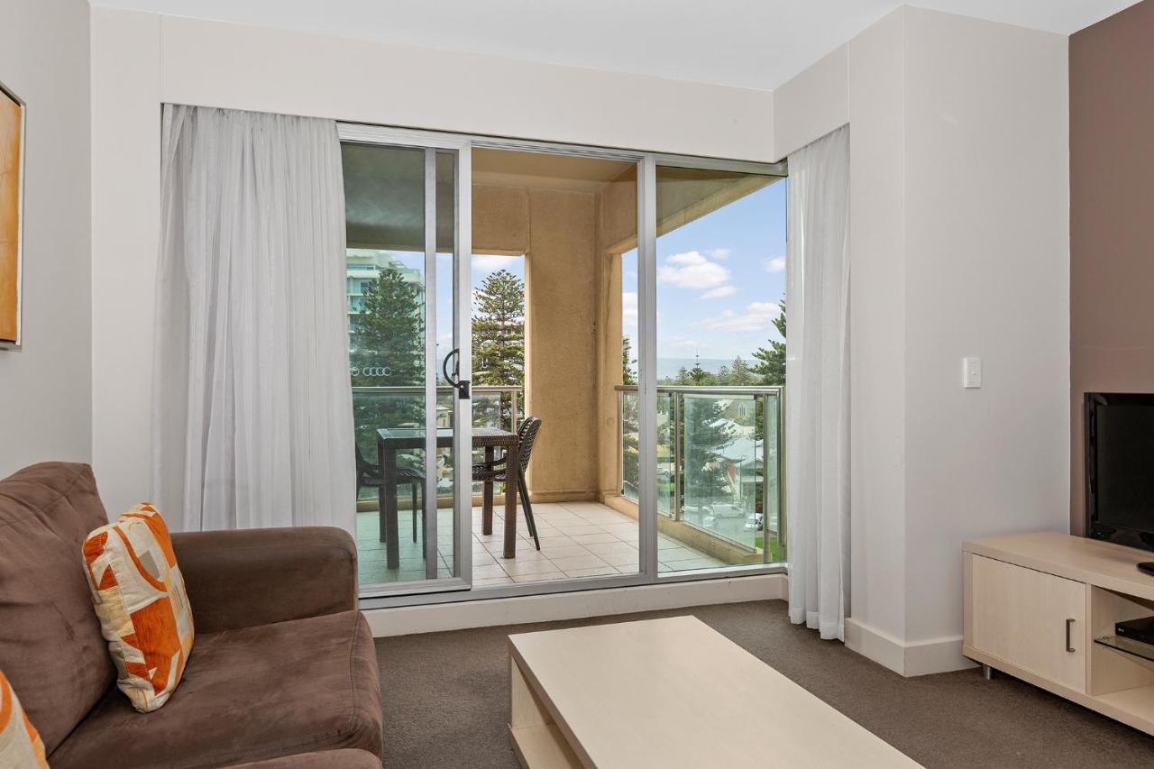 Belle Escapes - Glenelg Seaside Apartment Экстерьер фото
