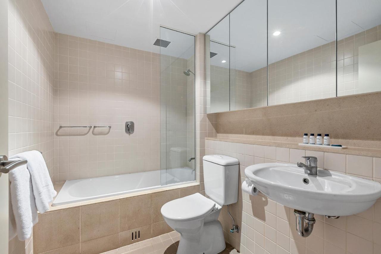 Belle Escapes - Glenelg Seaside Apartment Экстерьер фото