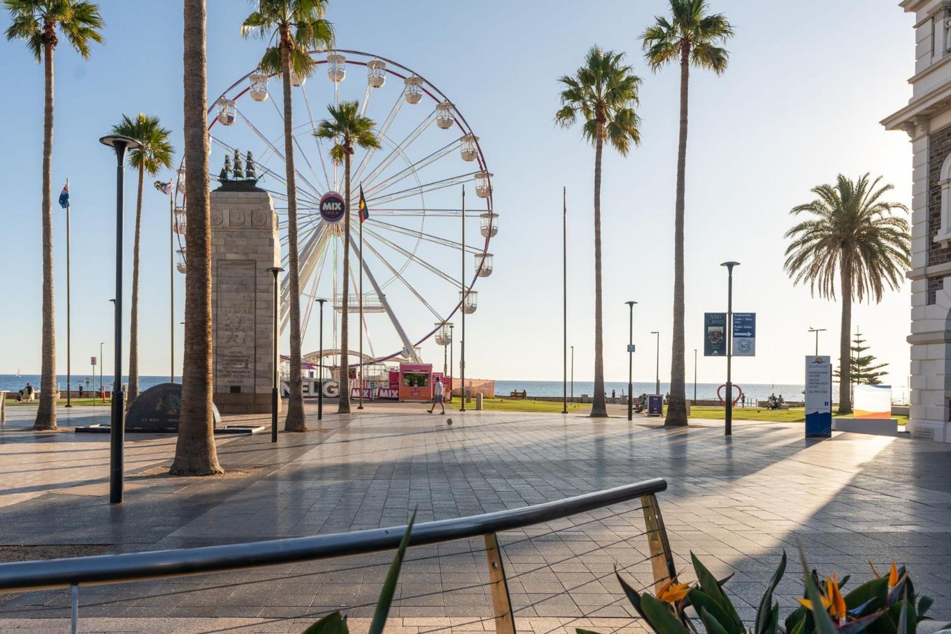 Belle Escapes - Glenelg Seaside Apartment Экстерьер фото